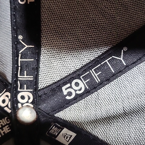 New Era Boston Red Sox Hat - Size 7 3/8 - Picture 3 of 4